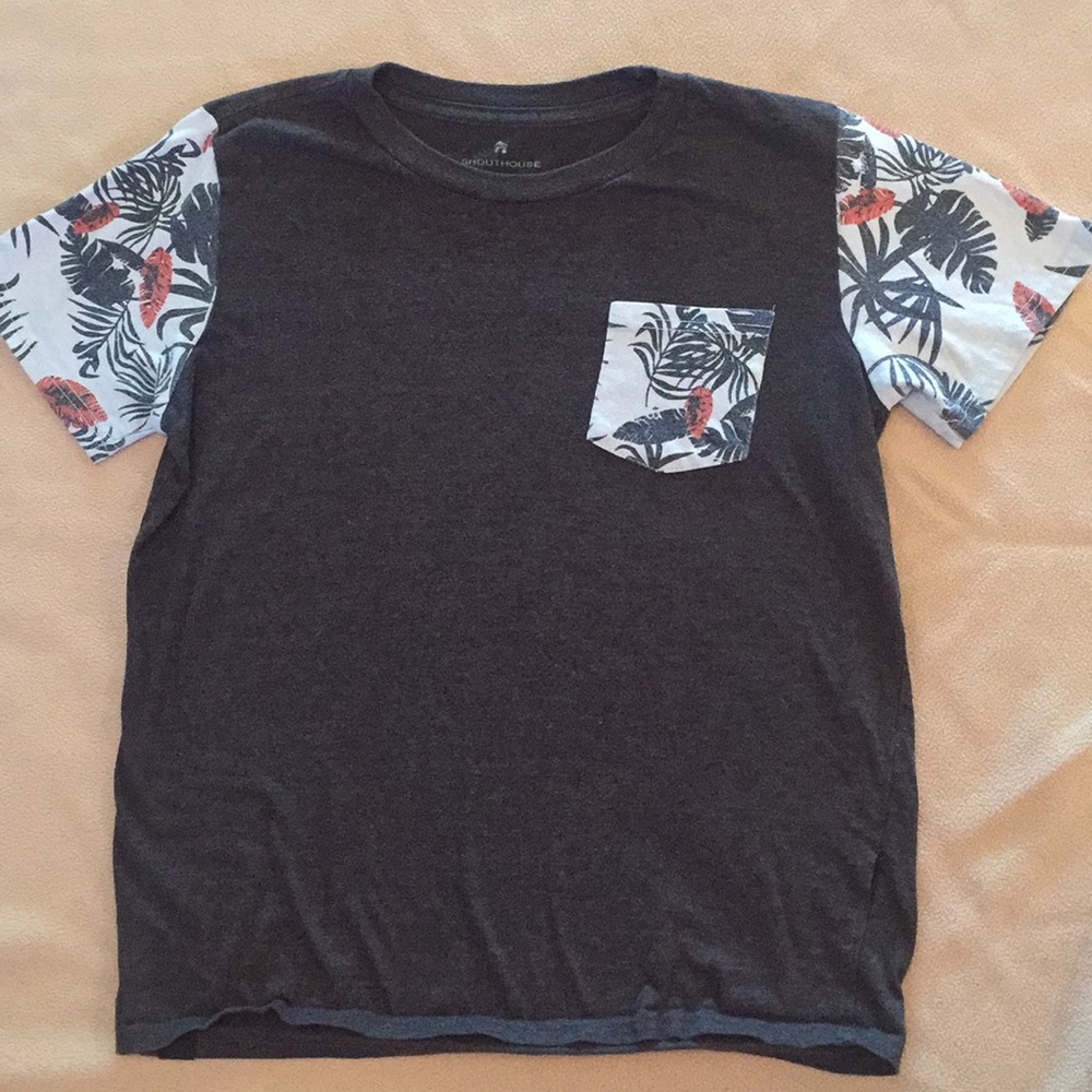 Tillys boys T-shirt size L